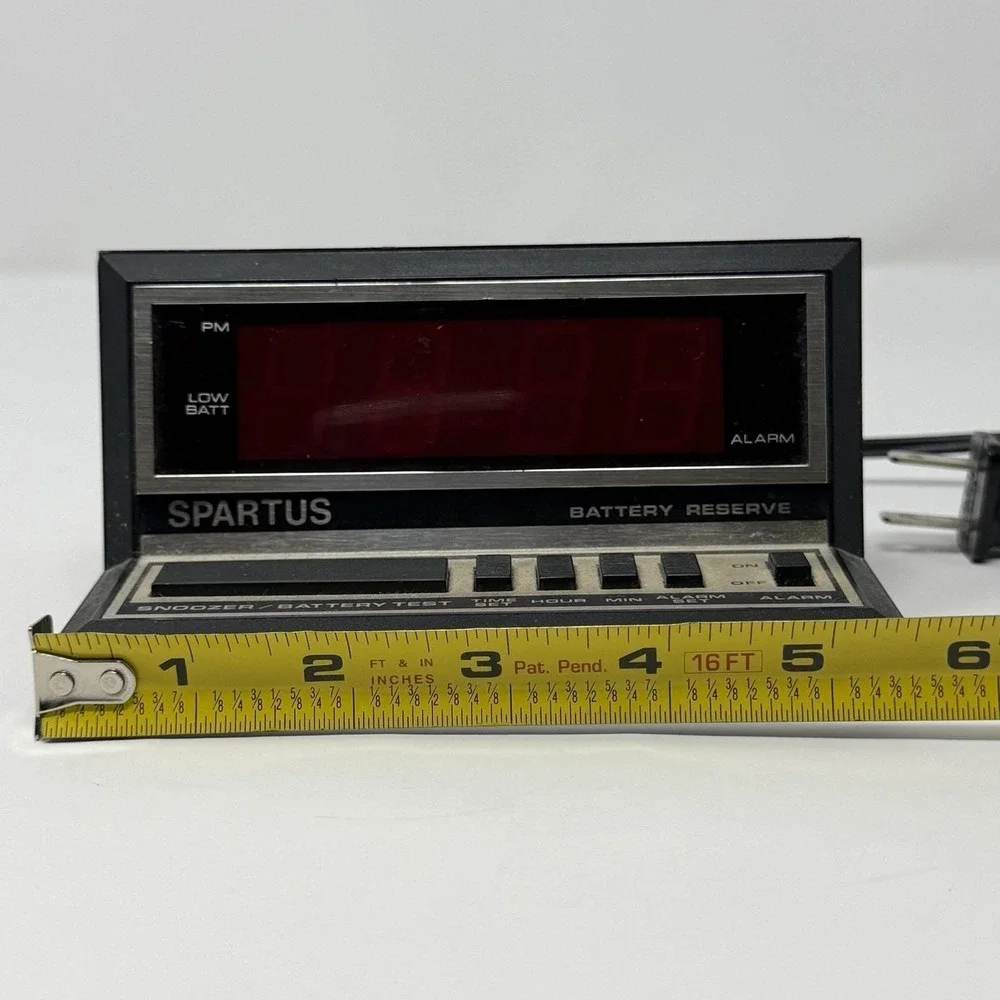 Vintage Spartus woodgrain digital red LED alarm clock Retro Model 1140 Working